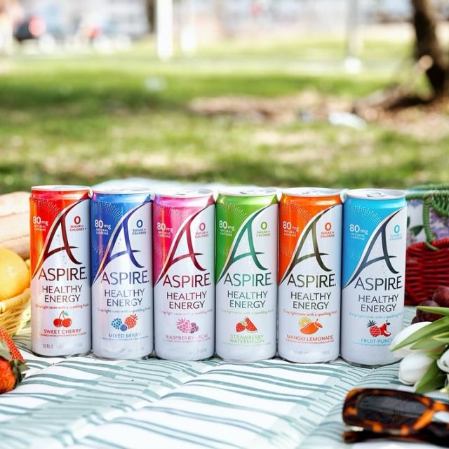 Chicago sun + our top six = the perfect Saturday combo ✨😏💚

Have you found your favorite flavor yet? #EnergyNotAnxiety
#AspireHealthyEnergyDrinks #UnextremeEnergy #EnergyDrinks